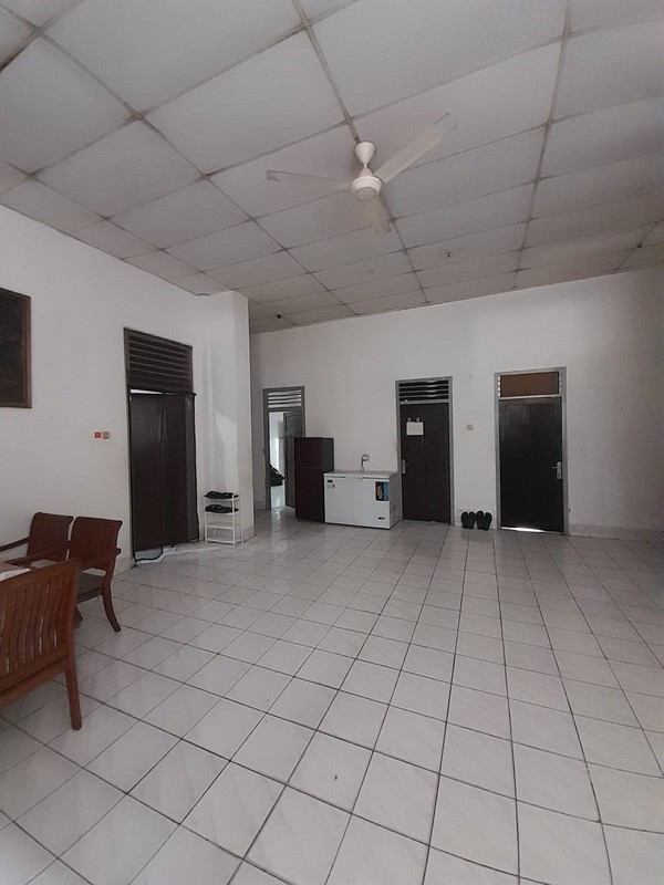 Dijual Rumah 2 Tingkat Red Doorz Hotel Lokasi Strategis Di Senen, Jakarta Pusat