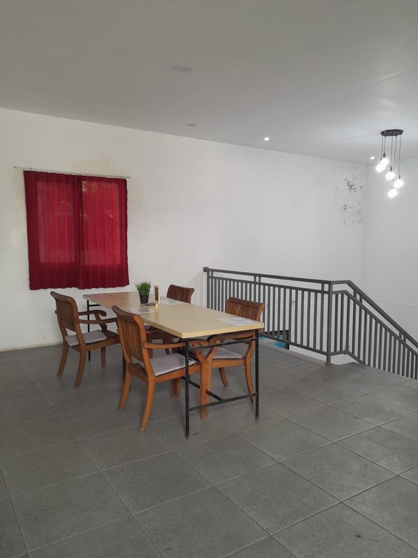 Dijual Rumah 2 Tingkat Red Doorz Hotel Lokasi Strategis Di Senen, Jakarta Pusat