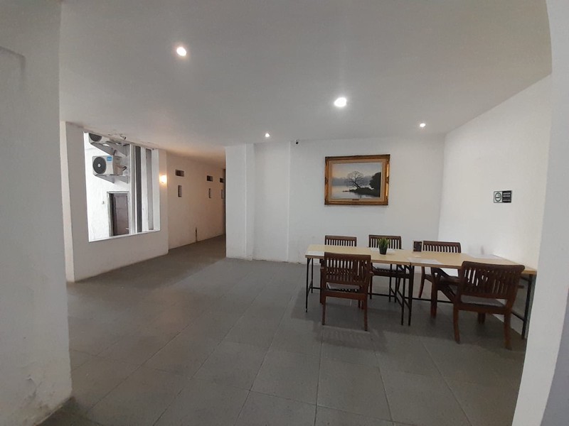 Dijual Rumah 2 Tingkat Red Doorz Hotel Lokasi Strategis Di Senen, Jakarta Pusat