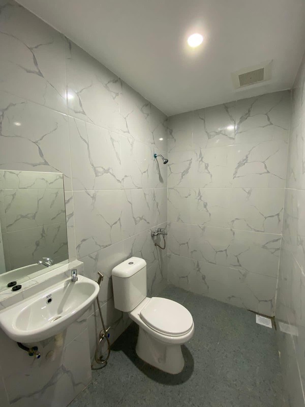 Dijual Rumah 2 Tingkat Red Doorz Hotel Lokasi Strategis Di Senen, Jakarta Pusat