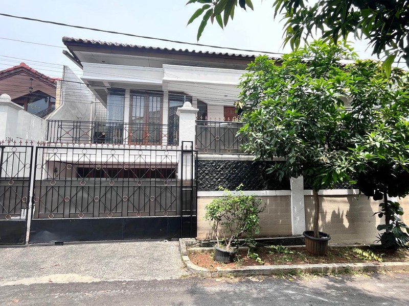 Rumah Modern di Cinere, Siap Huni, Dekat Akses Tol Desari