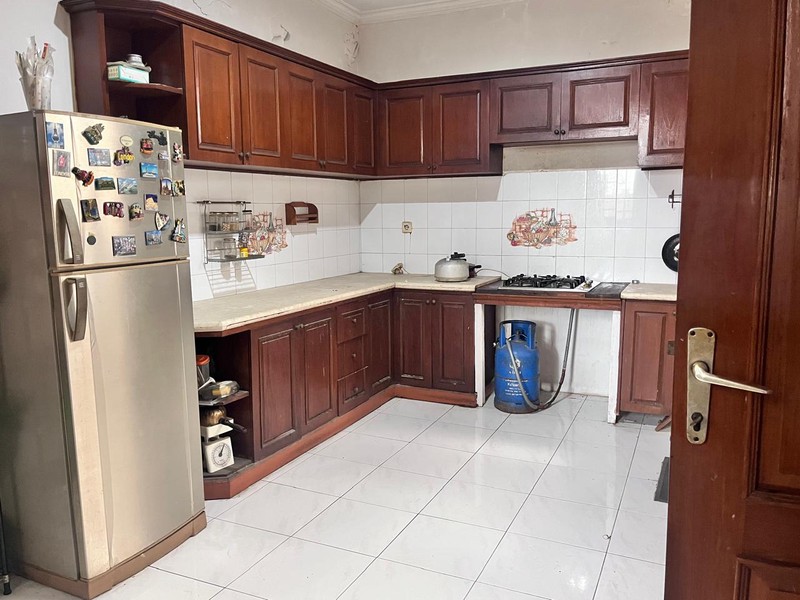 Rumah Modern di Cinere, Siap Huni, Dekat Akses Tol Desari