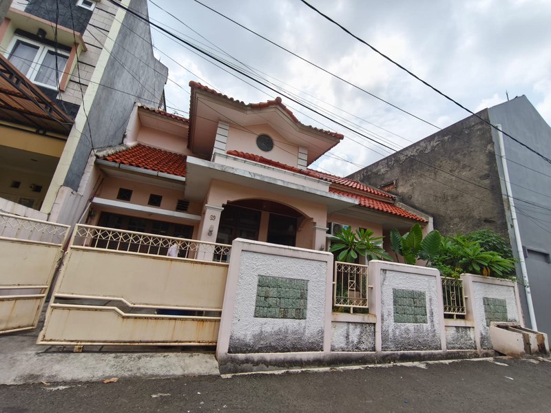 Rumah 2 Lantai di Jatiwaringin Asri Pondok Gede