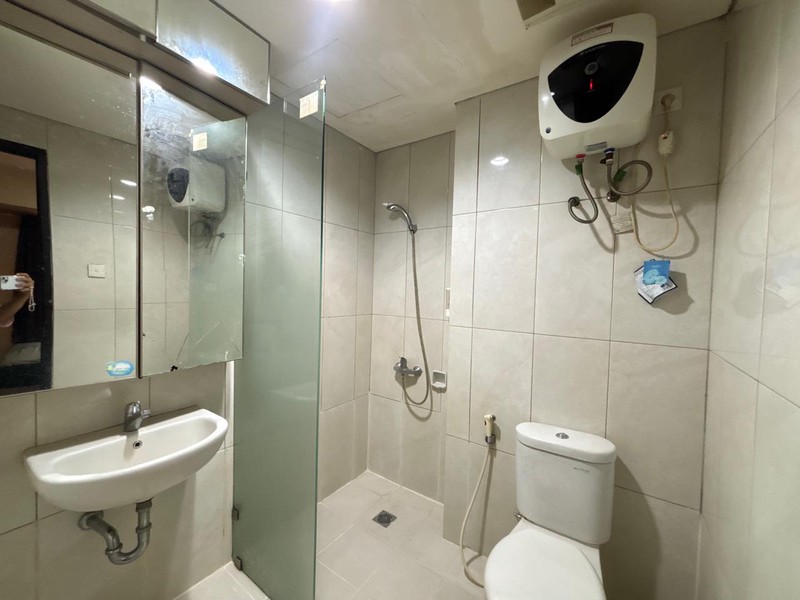 Apartemen Nifarro Park, Tower Eboni Lantai 15, 3 BR, Full Furnished, Hanya10 Menit Ke Jl. MT Haryono