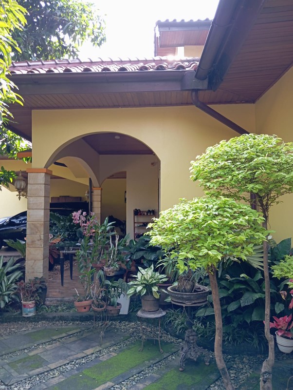 Rumah nyaman, bagunan Kokoh, di Cinere