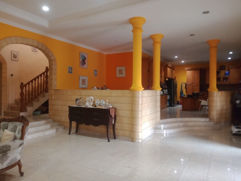 Rumah nyaman, bagunan Kokoh, di Cinere