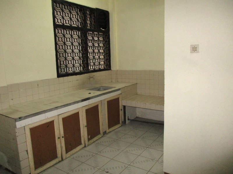 Ruko 3,5 Lantai di Mainroad Ahmad Yani Dekat Jalan Riau Bandung