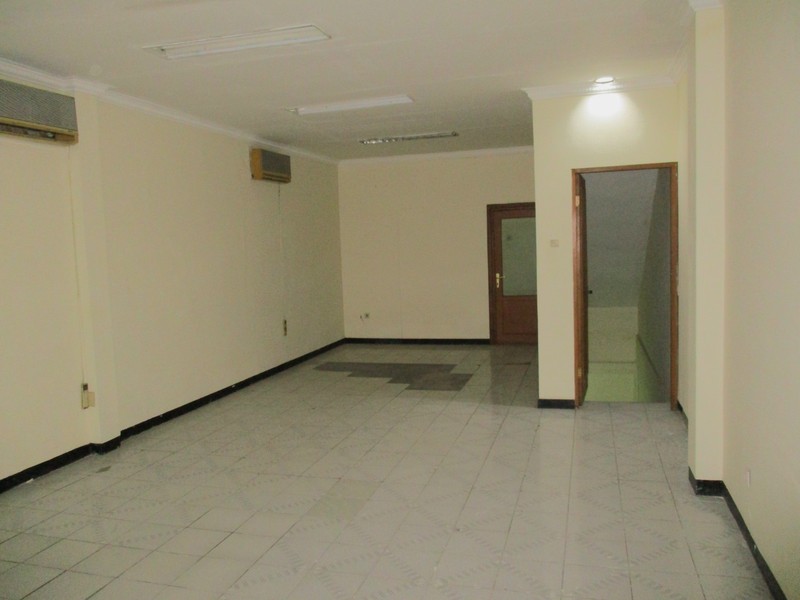 Ruko 3,5 Lantai di Mainroad Ahmad Yani Dekat Jalan Riau Bandung