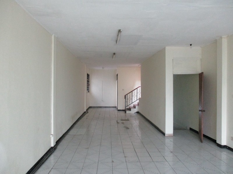 Ruko 3,5 Lantai di Mainroad Ahmad Yani Dekat Jalan Riau Bandung