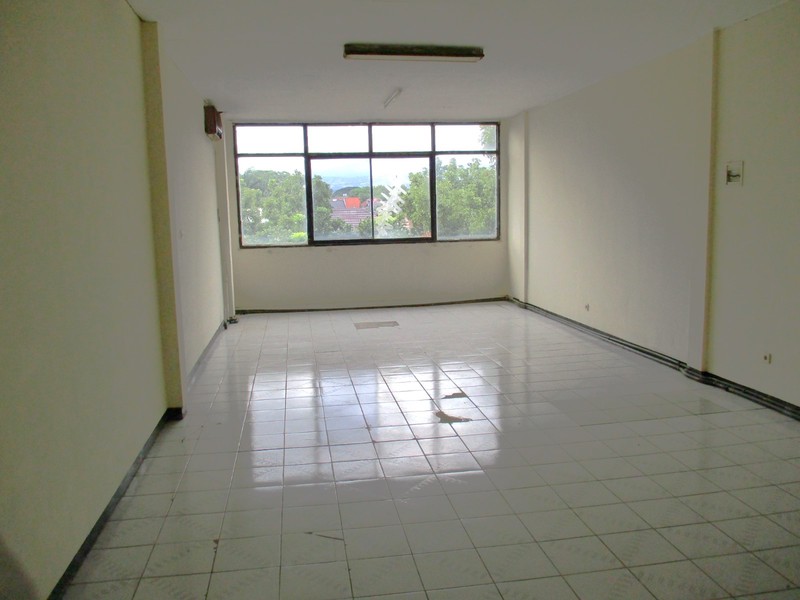 Ruko 3,5 Lantai di Mainroad Ahmad Yani Dekat Jalan Riau Bandung