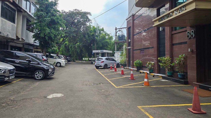 Dijual Gedung 7 Lantai Siap Pakai Di Kebayoran Baru , Lokasi Strategis