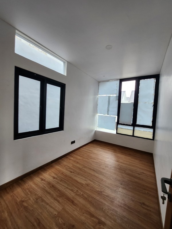 Dijual Rumah Baru Citraland Crystal Golf Surabaya Barat Modern 3 Lantai Siap Huni