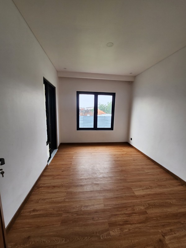 Dijual Rumah Baru Citraland Crystal Golf Surabaya Barat Modern 3 Lantai Siap Huni