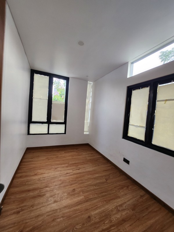 Dijual Rumah Baru Citraland Crystal Golf Surabaya Barat Modern 3 Lantai Siap Huni