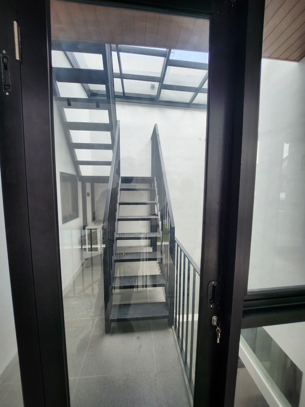 Dijual Rumah Baru Citraland Crystal Golf Surabaya Barat Modern 3 Lantai Siap Huni