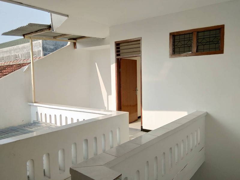 Dijual 198 m2 Rumah Petemon Sidomulyo - Surabaya Pusat Kota - Garasi Carport 2 Mobil Dekat Jl.Pacuan Kuda, Jl. Tidar , BG Junction , Jl. Arjuno