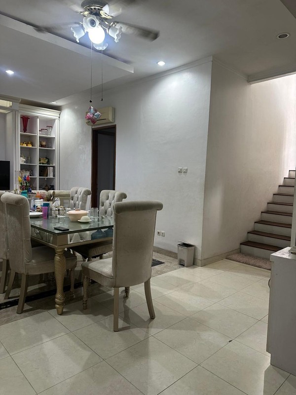 FULL FURNISHED!! Rumah 2 Lantai Siap Huni dengan Hunian Nyaman dan Asri @Bintaro Sektor 9.