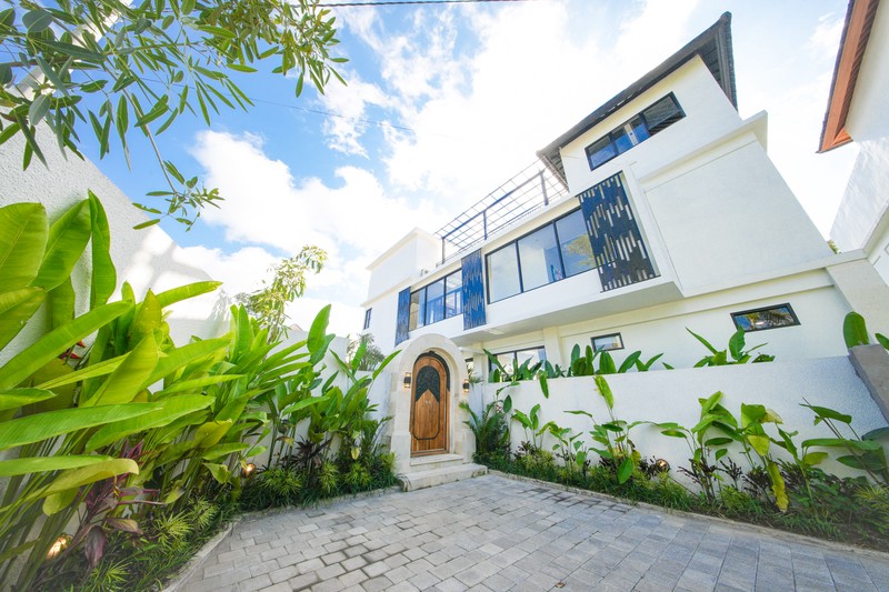 Freehold - Ubud Hideaway Rooftop Garden Villa with Stunning Mount Agung Views, Bali