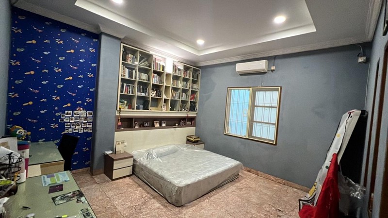 Ruko Makaliwe 4½ Lantai  336 m&#xb2;  Grogol  Jakarta Barat 