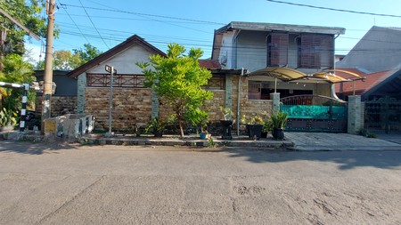 Rumah 6 Kamar Siap Huni di Rungkut - PDAM Dan Gas Kota, Hadap Utara Timur