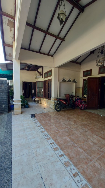 Rumah 6 Kamar Siap Huni di Rungkut - PDAM Dan Gas Kota, Hadap Utara Timur
