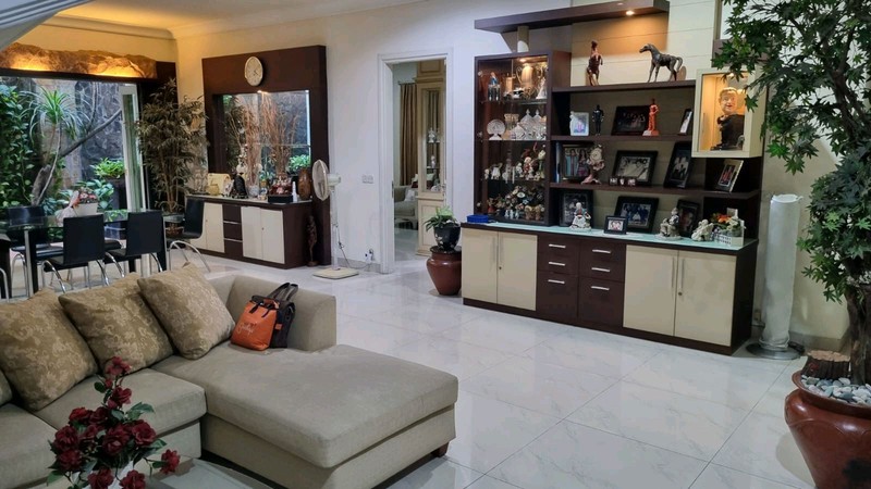 Dijual rumah di Regency 21