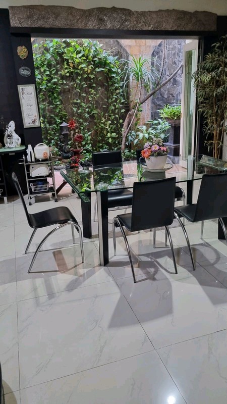 Dijual rumah di Regency 21