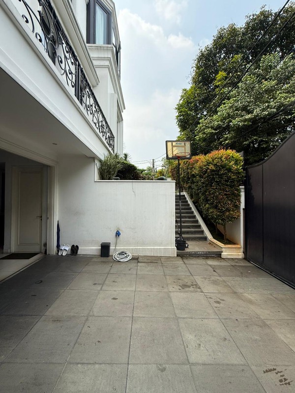 FOR SALE LUXURY HOUSE KEBAYORAN BARU SCBD AREA JALAN CIPAYUNG