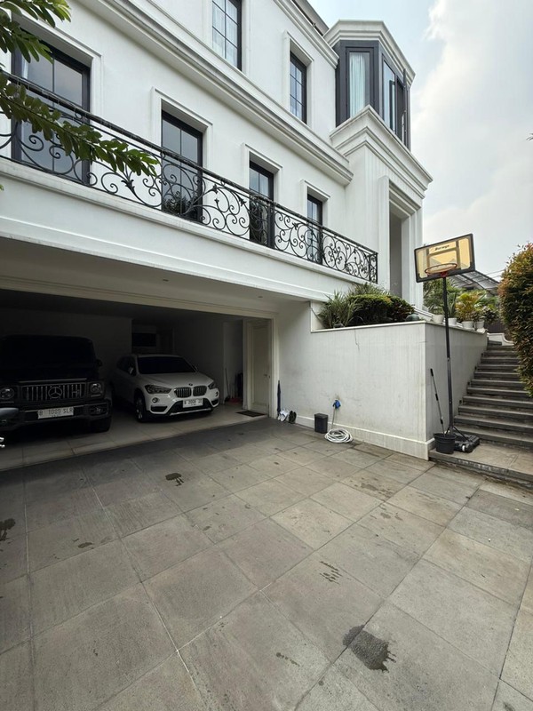 FOR SALE LUXURY HOUSE KEBAYORAN BARU SCBD AREA JALAN CIPAYUNG