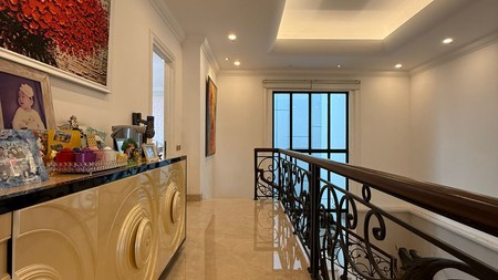 FOR SALE LUXURY HOUSE KEBAYORAN BARU SCBD AREA JALAN CIPAYUNG 