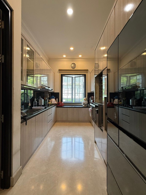 FOR SALE LUXURY HOUSE KEBAYORAN BARU SCBD AREA JALAN CIPAYUNG