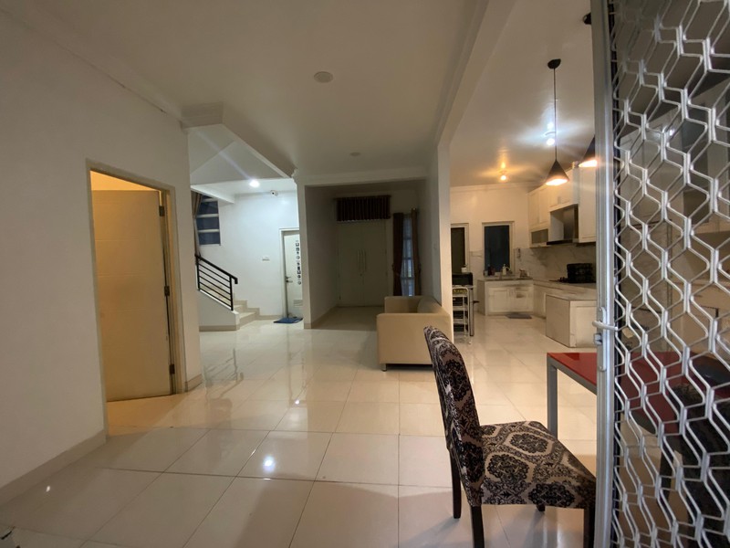 Disewakan rumah furnished , grand wisata