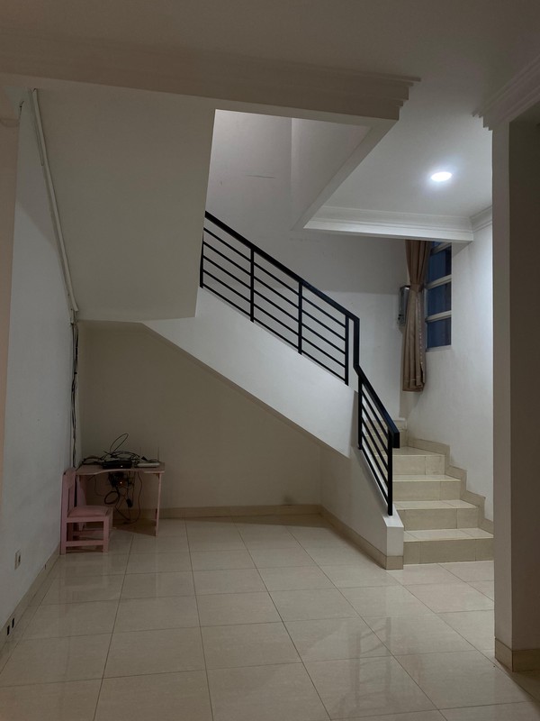 Disewakan rumah furnished , grand wisata