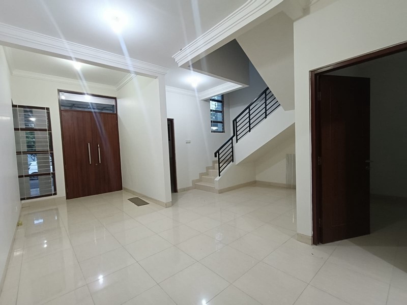 Disewakan rumah , grand wisata