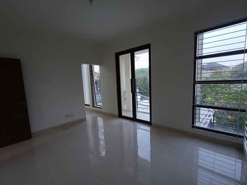 Disewakan rumah , grand wisata