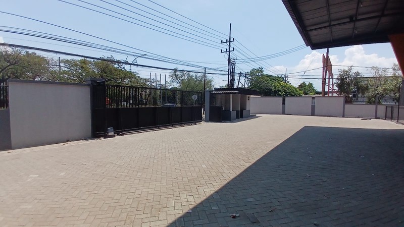 Gudang Besar Disewakan - Margomulyo Surabaya, Racking Termasuk!