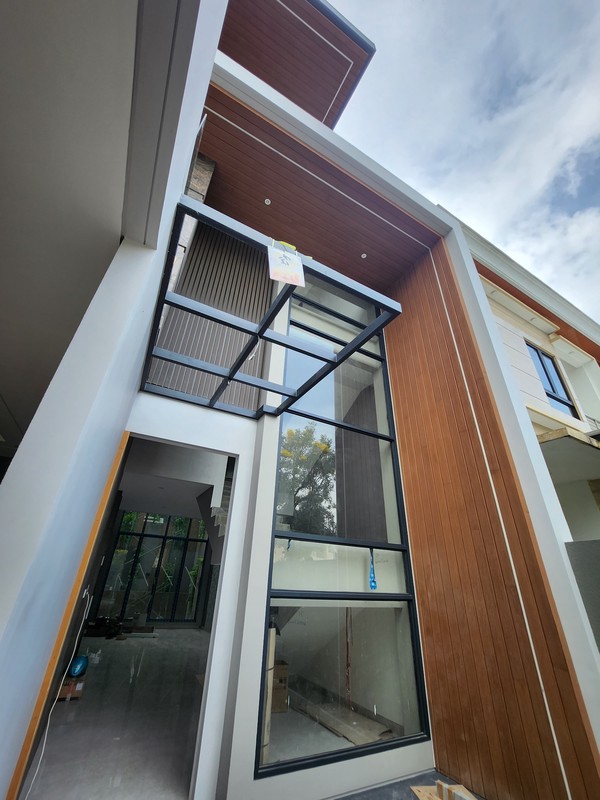 7 Milyar-an Dijual Rumah Baru Citraland Woodland Surabaya Bonus Private Lift , Semi Furniture Modern - Carport 4 LUAS 4 Mobil Siap Huni Dekat Universitas Ciputra, Hokky Buah, Ciputra Hospital, Pakuwon