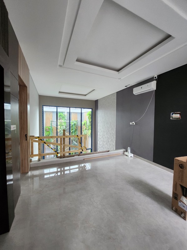 7 Milyar-an Dijual Rumah Baru Citraland Woodland Surabaya Bonus Private Lift , Semi Furniture Modern - Carport 4 LUAS 4 Mobil Siap Huni Dekat Universitas Ciputra, Hokky Buah, Ciputra Hospital, Pakuwon