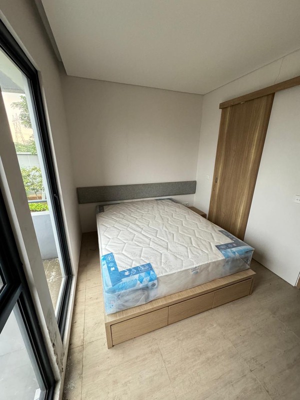 Rumah di BSD Baru, Belum pernah dihuni, sudah lengkap dengan furniture, dan tempat tidur