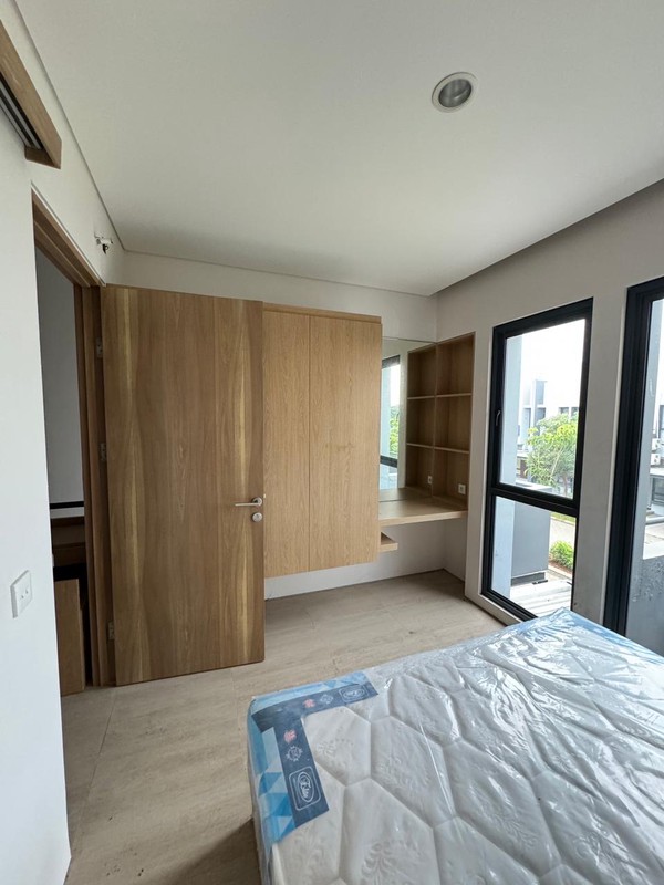 Rumah di BSD Baru, Belum pernah dihuni, sudah lengkap dengan furniture, dan tempat tidur