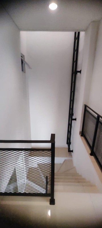 Termurah. Rumah modern Mozia cluster Zena BSD, bisa untuk usaha..