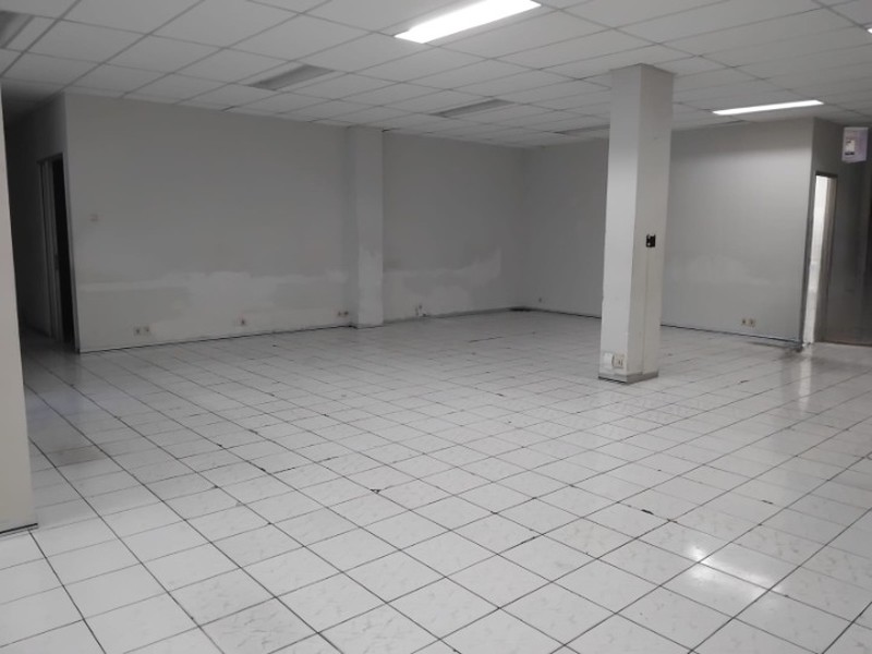 Disewakan Gedung 3 Lantai di Komersial Area Jalan Kayun, Surabaya Pusat