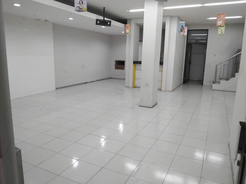 Disewakan Gedung 3 Lantai di Komersial Area Jalan Kayun, Surabaya Pusat