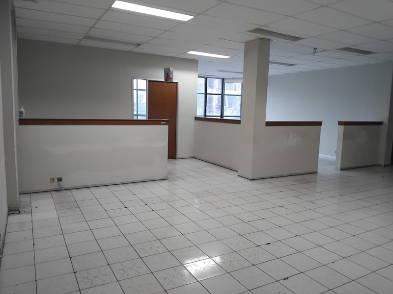 Disewakan Gedung 3 Lantai di Komersial Area Jalan Kayun, Surabaya Pusat