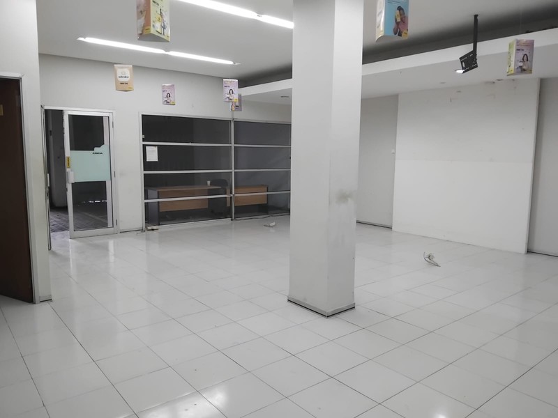 Disewakan Gedung 3 Lantai di Komersial Area Jalan Kayun, Surabaya Pusat
