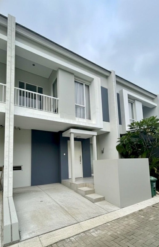 DIJUAL CEPAT Rumah Bagus Full Furnished Siap Huni di Synthesis Homes Ciputat Tangsel. Lokasi Strategis dengan Kemudahan Transportasi dan Club House yang Lengkap.