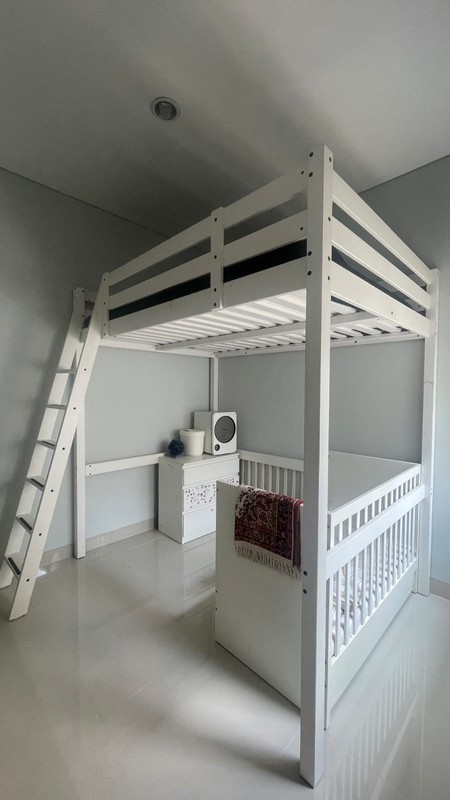 DIJUAL CEPAT Rumah Bagus Full Furnished Siap Huni di Synthesis Homes Ciputat Tangsel. Lokasi Strategis dengan Kemudahan Transportasi dan Club House yang Lengkap.