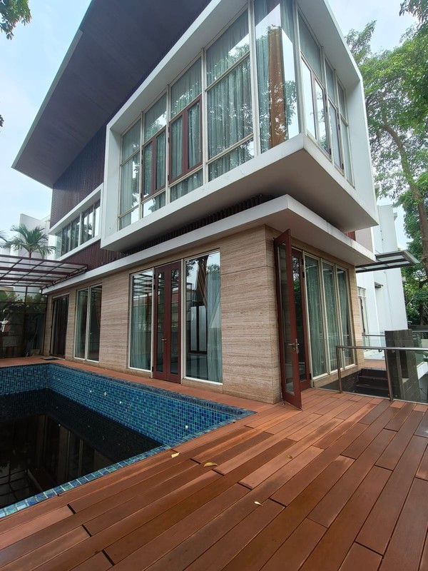 Rumah Hunian Elit Di Daerah Simprug, Jakarta Selatan