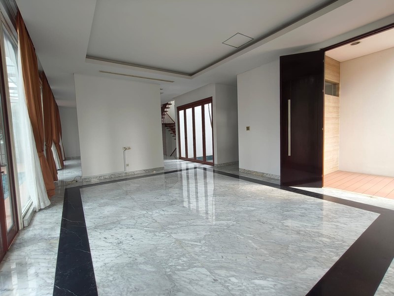 Rumah Hunian Elit Di Daerah Simprug, Jakarta Selatan
