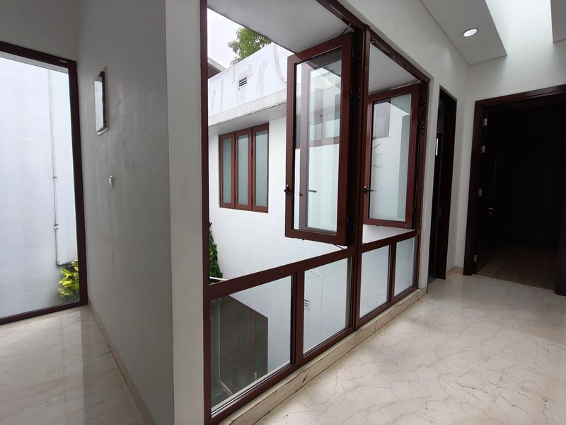 Rumah Hunian Elit Di Daerah Simprug, Jakarta Selatan